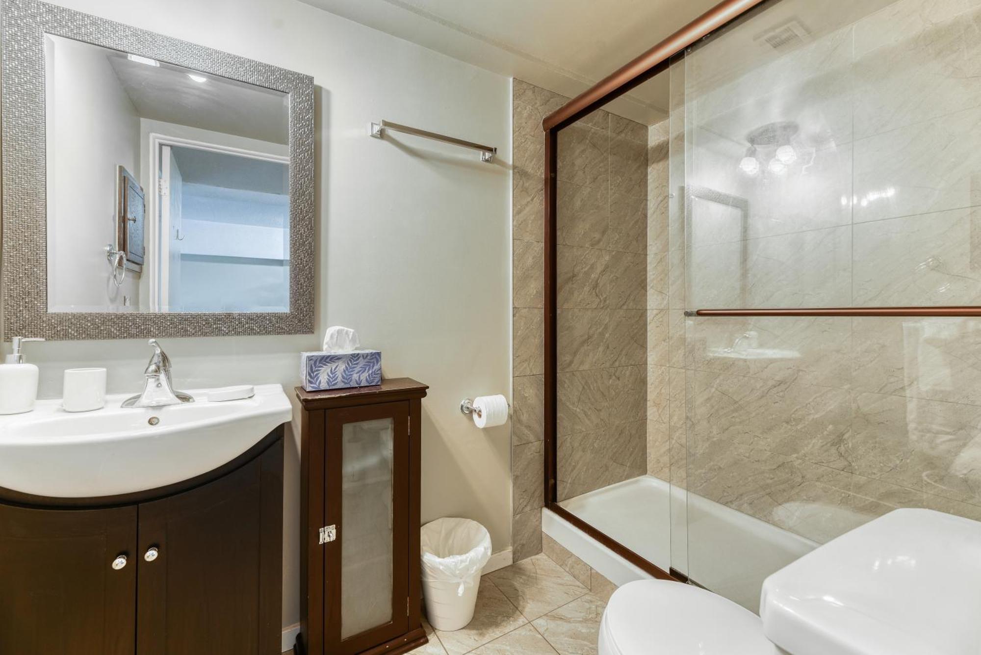 A Spacious Downtown 1-Bed Suite คาลการี ภายนอก รูปภาพ